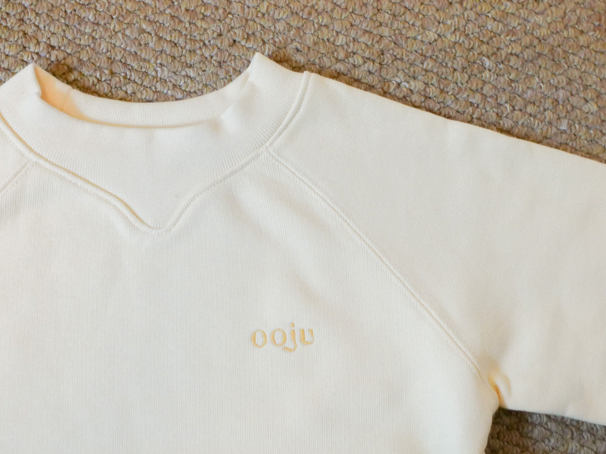 curved sweat shirts yellow neck detail