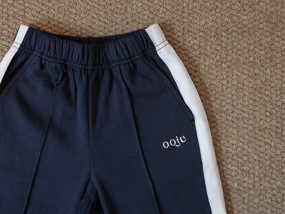 line pants navy waist detail