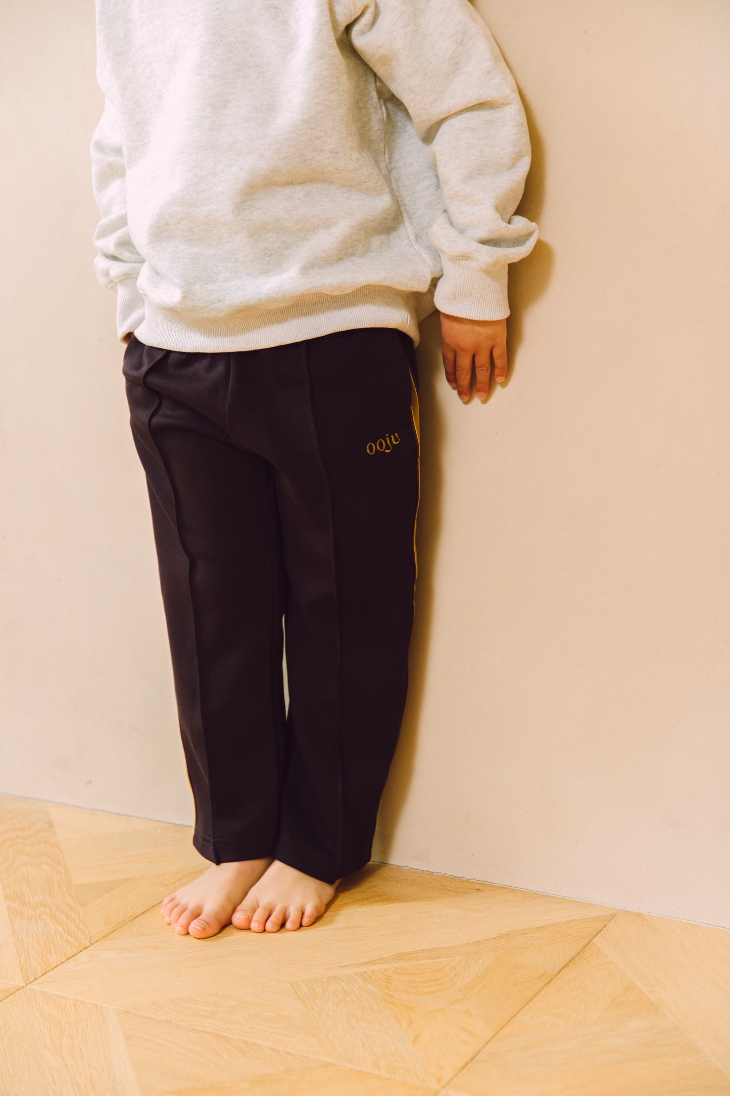 line pants_charcoal