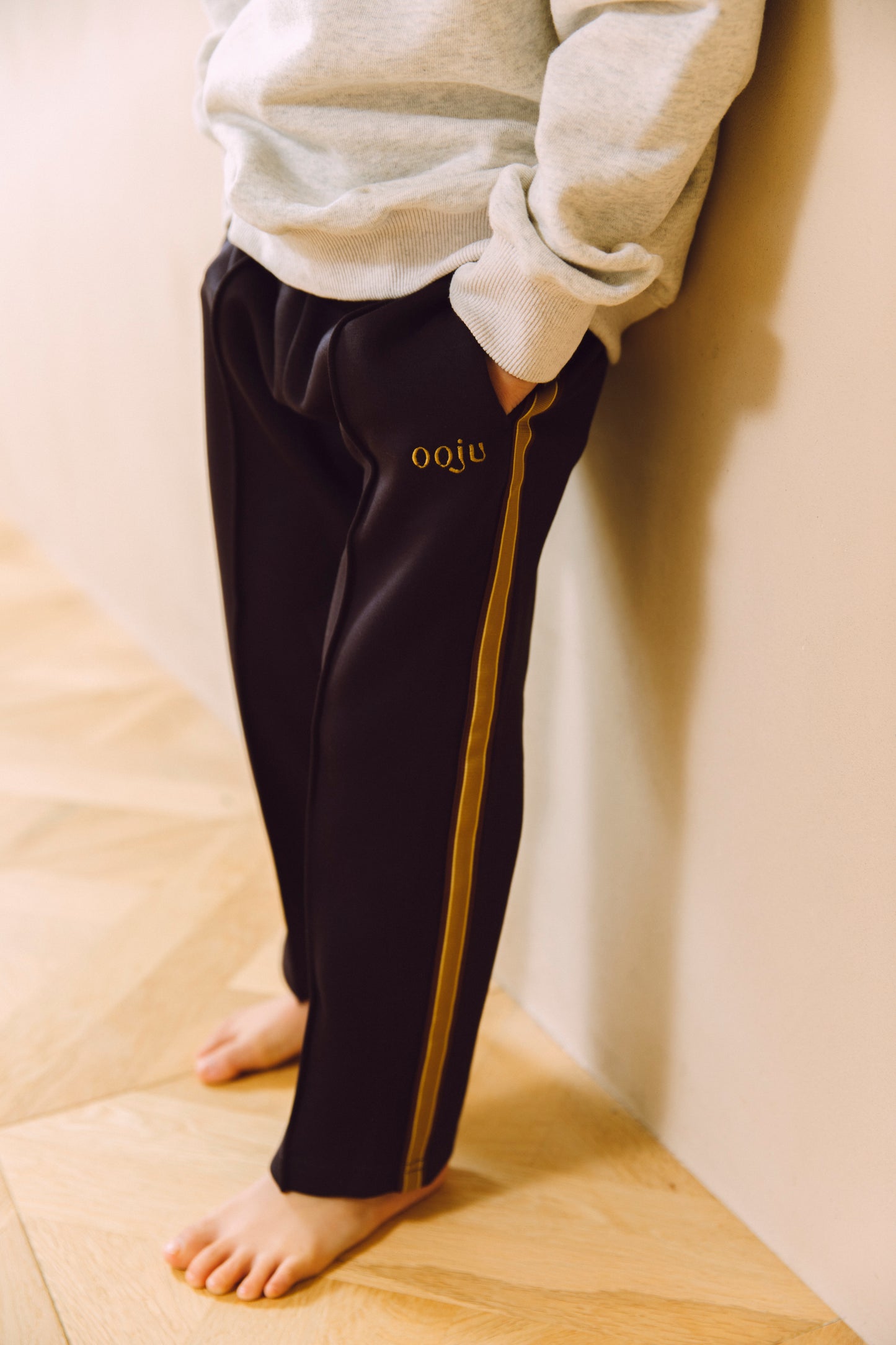 line pants_charcoal