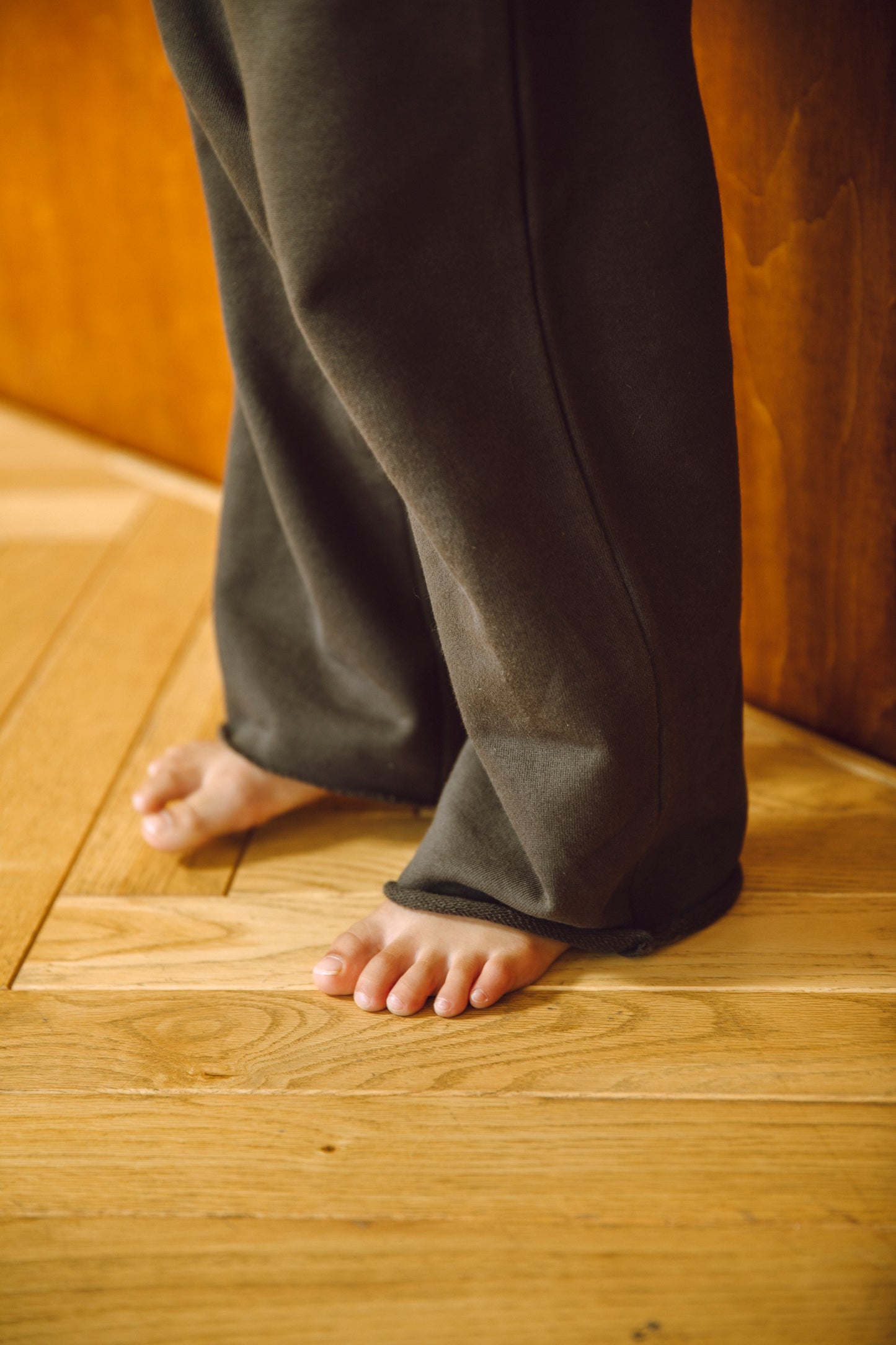 cutoff sweat pants_charcoal